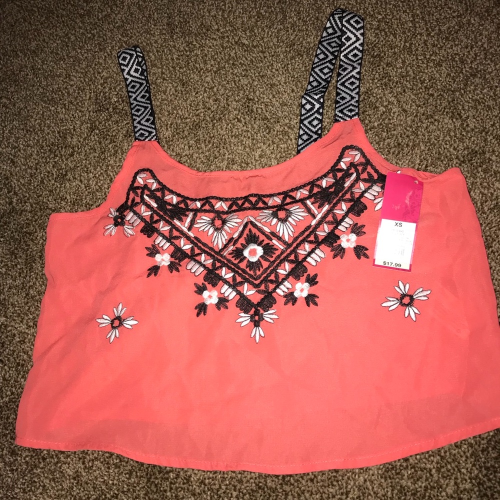 Detailed crop top
